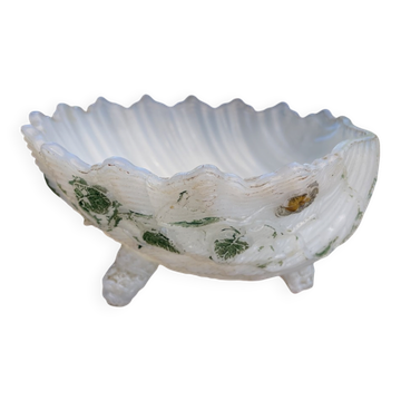 Vide-poche en forme de coquillage en opaline blanche decor feuillage vert