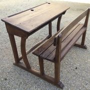 Bureau d’écoliers des années 1950/60 en très bon état