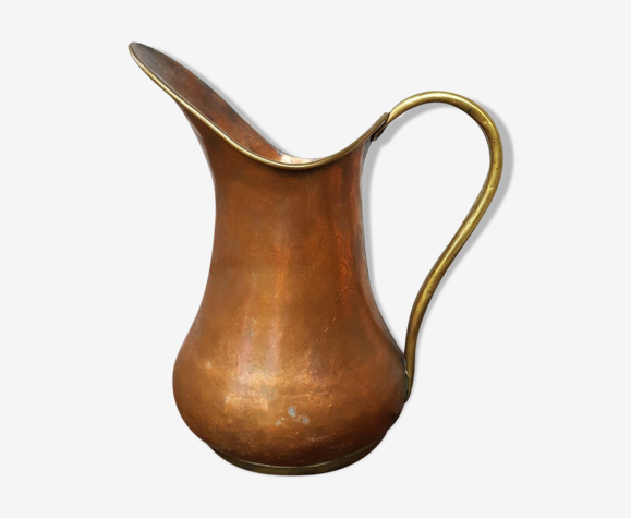 Cruche en cuivre signée par Jean-Paul theveunot