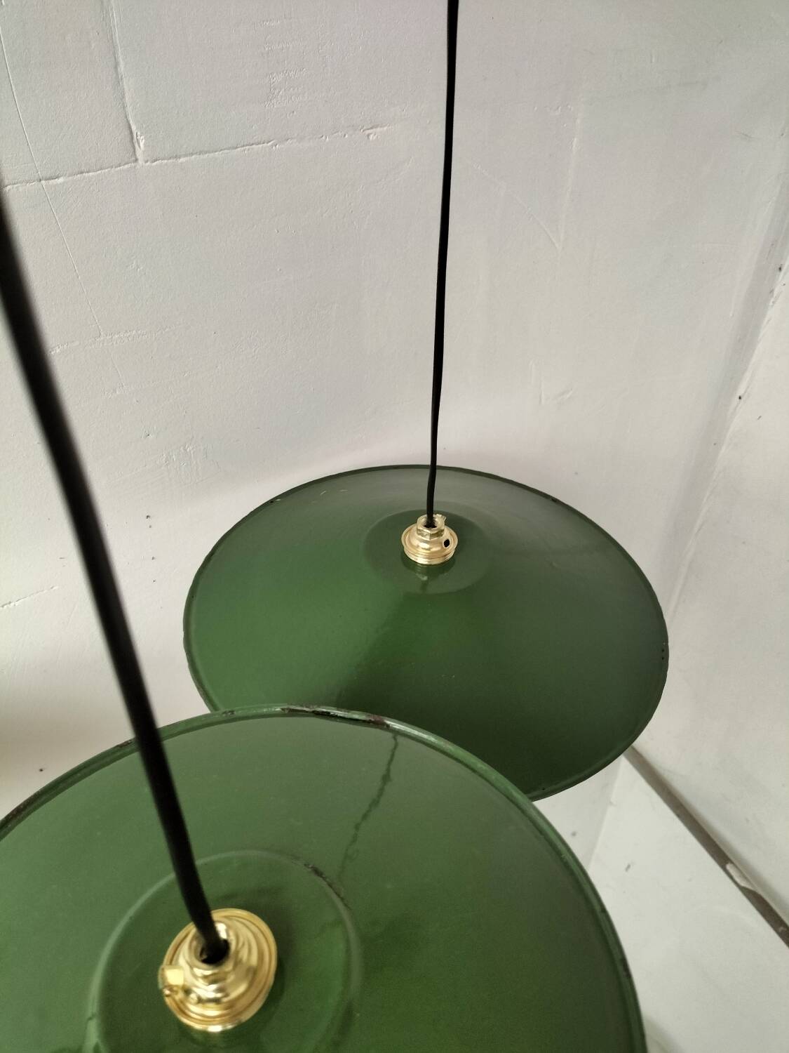 Enamelled sheet metal suspensions
