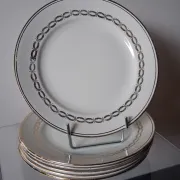 6 dessert plates in opaque porcelain in good condition.