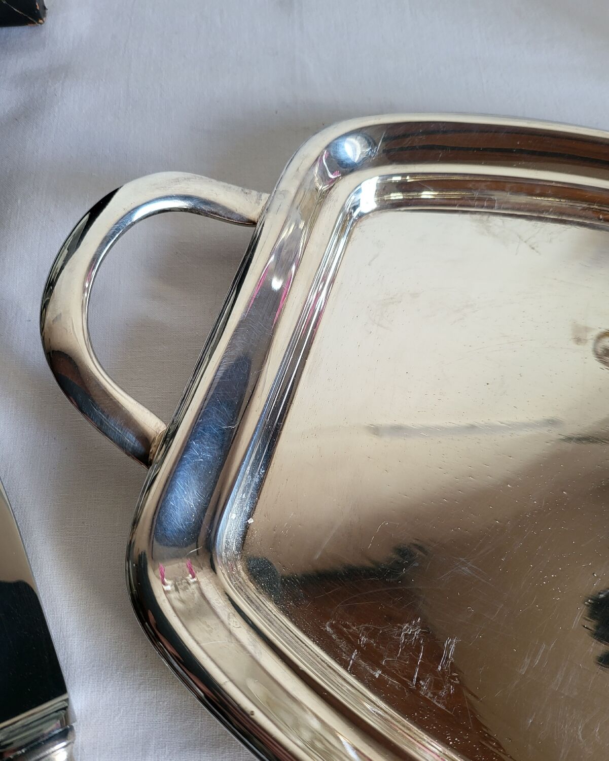 Silver-plated serving dish Quist and its asparagus cradle grid.