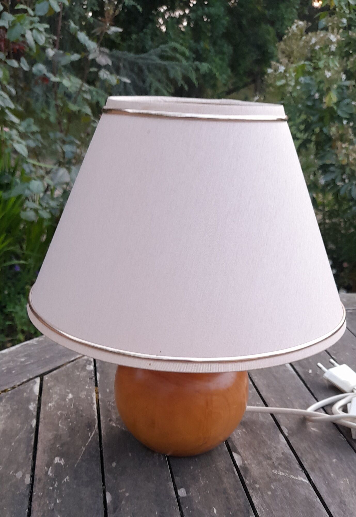 Lampe de chevet pied boule bois blond, abat jour ecru