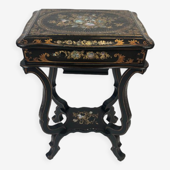 Table à ouvrage ou travailleuse Napoléon III, bois noirci burgauté