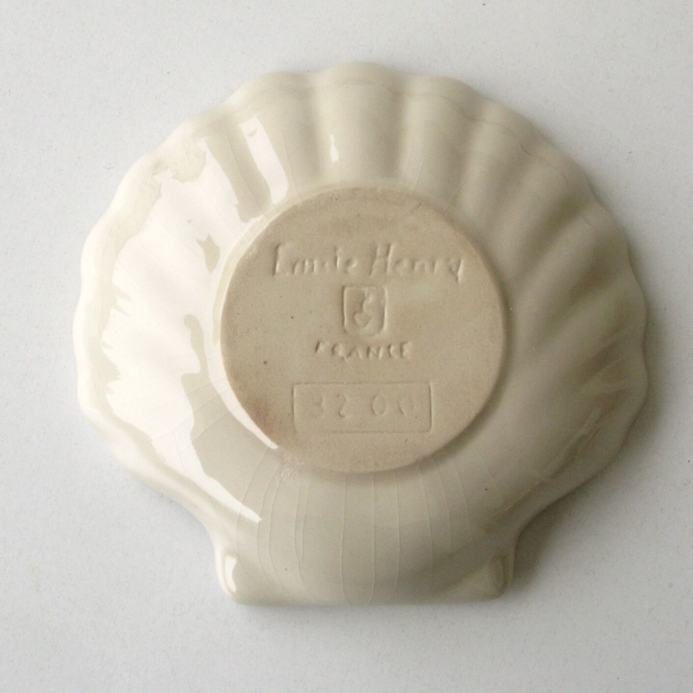 Set of 8 Emile Henry Scallops - Beige culinary pottery