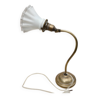 Lampe de table ou applique articulée en laiton avec tulipe opaline 1900