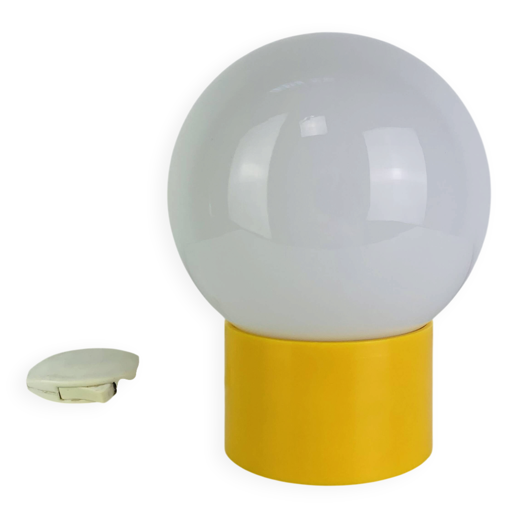 Space Age ball lamp, opaline with a yellow base, 1960s.