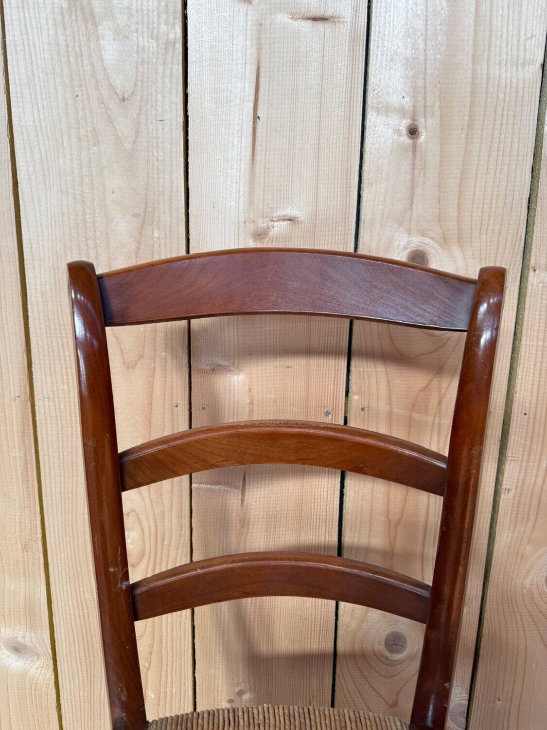 Set of 8 rustic chairs in Louis XV style – Fruitwood, straw seats.