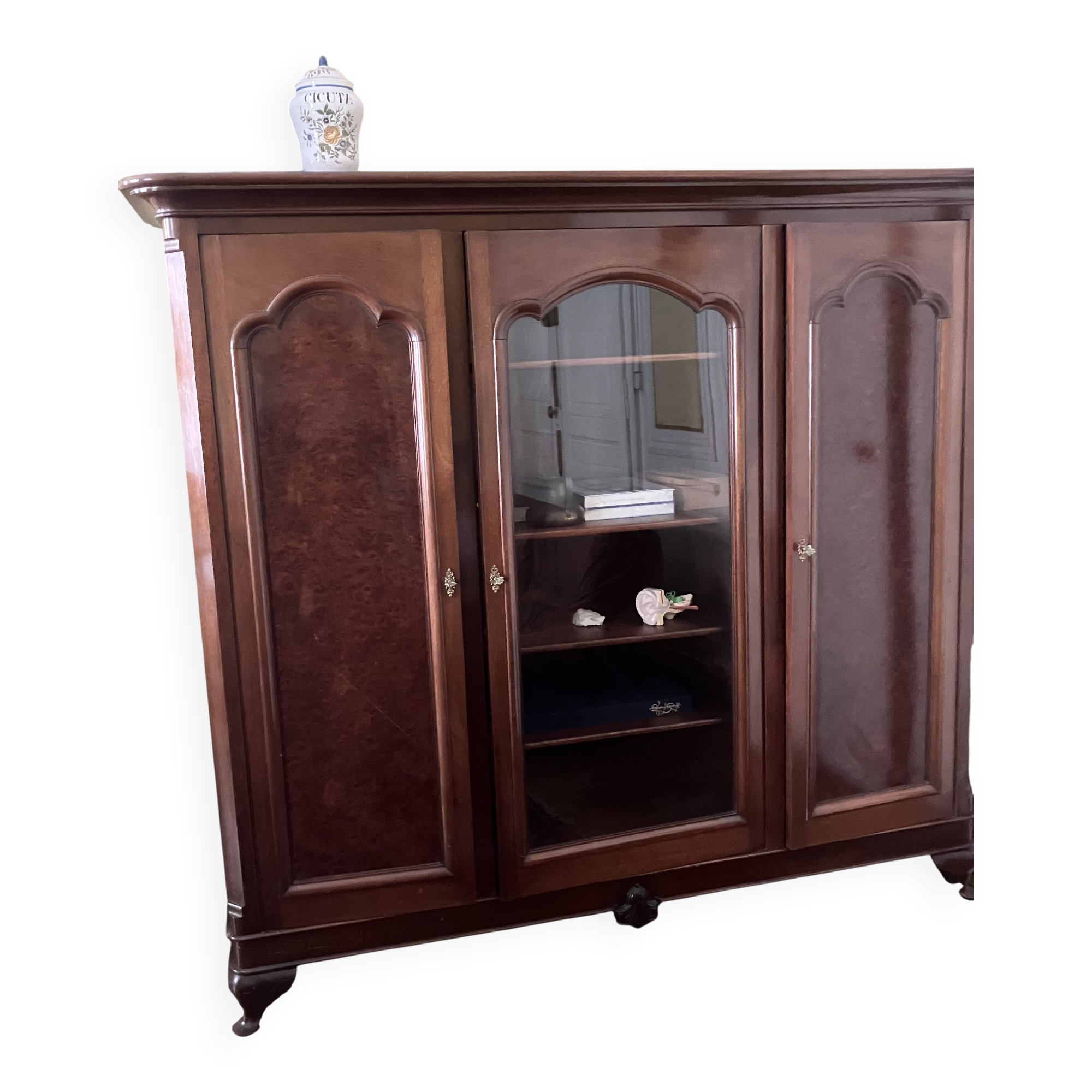 biblothèque allant ou pas avec un bureau