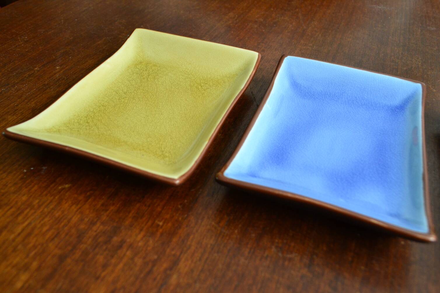 4 rectangular enameled ceramic cups
