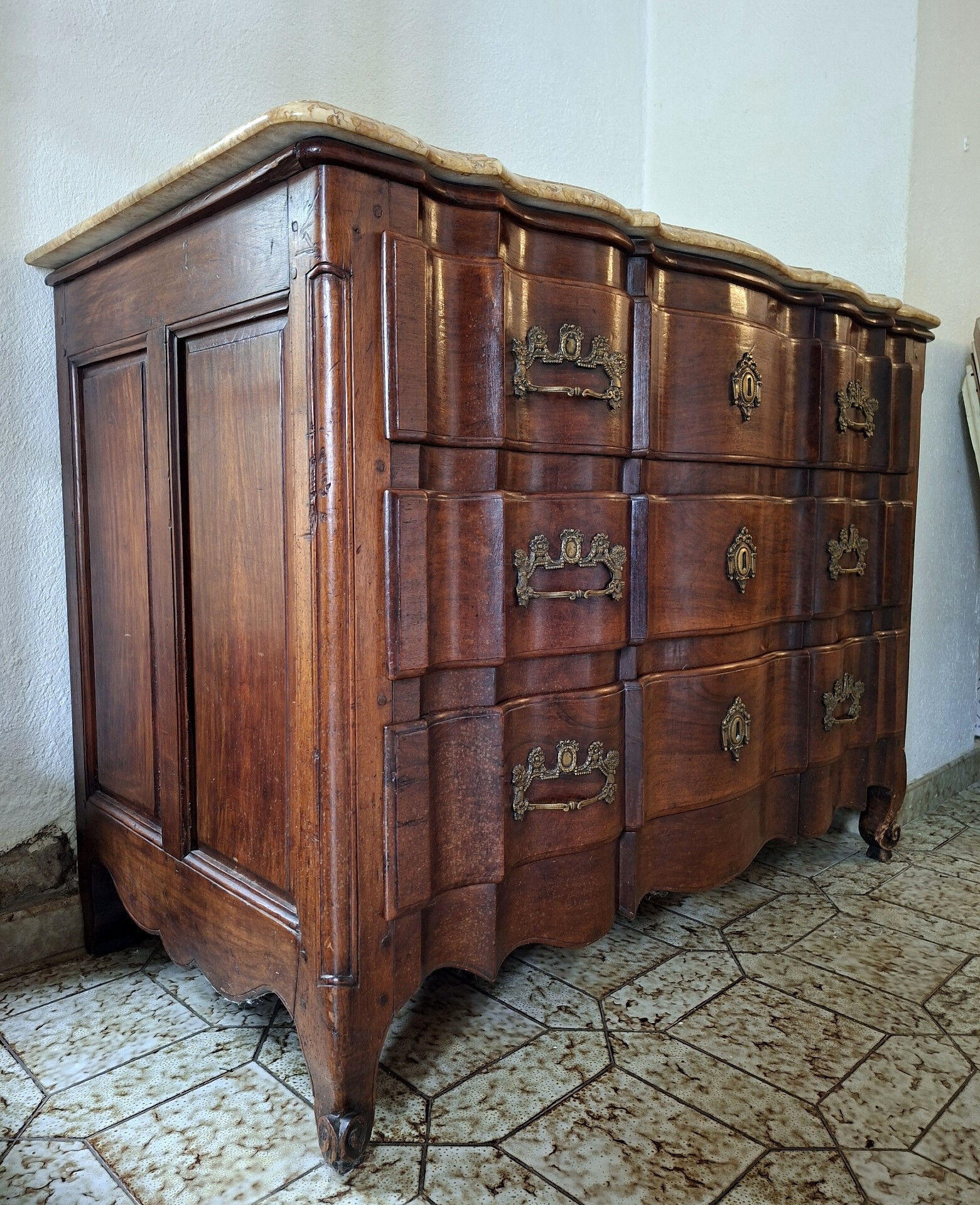 Bordeaux Crossbow Commode in Solid Mahogany, Louis XV Period