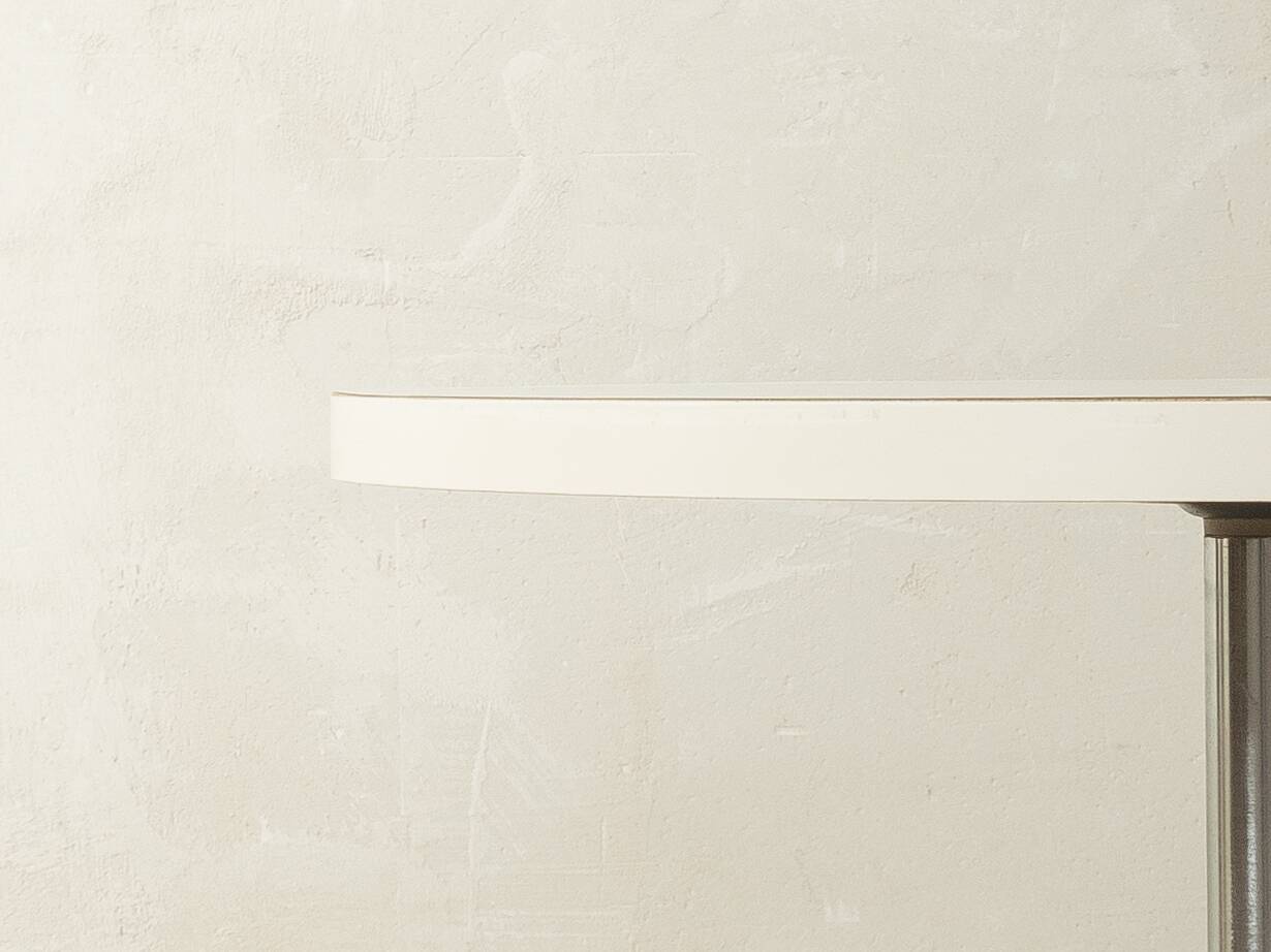 Timeless bistro table with star-shaped aluminium base