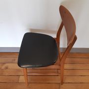 Chaise danoise en teck et skai noir