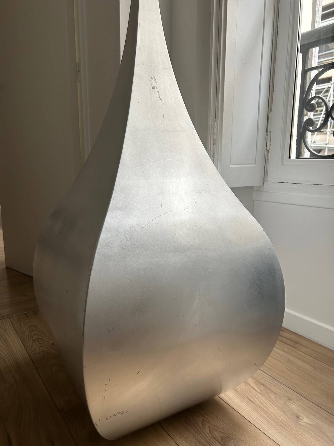 Monumental sculptural vase in aluminium – Italian design – De Castelli