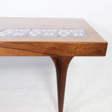 Table basse en palissandre avec carreaux bleus conçue par Johannes Andersen, années 1960