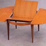 Scandinavian table 119.5 cm