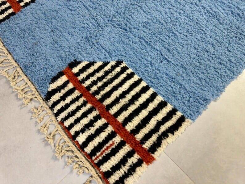 Traditional hand-woven Berber rug, size 150 x 250 cm