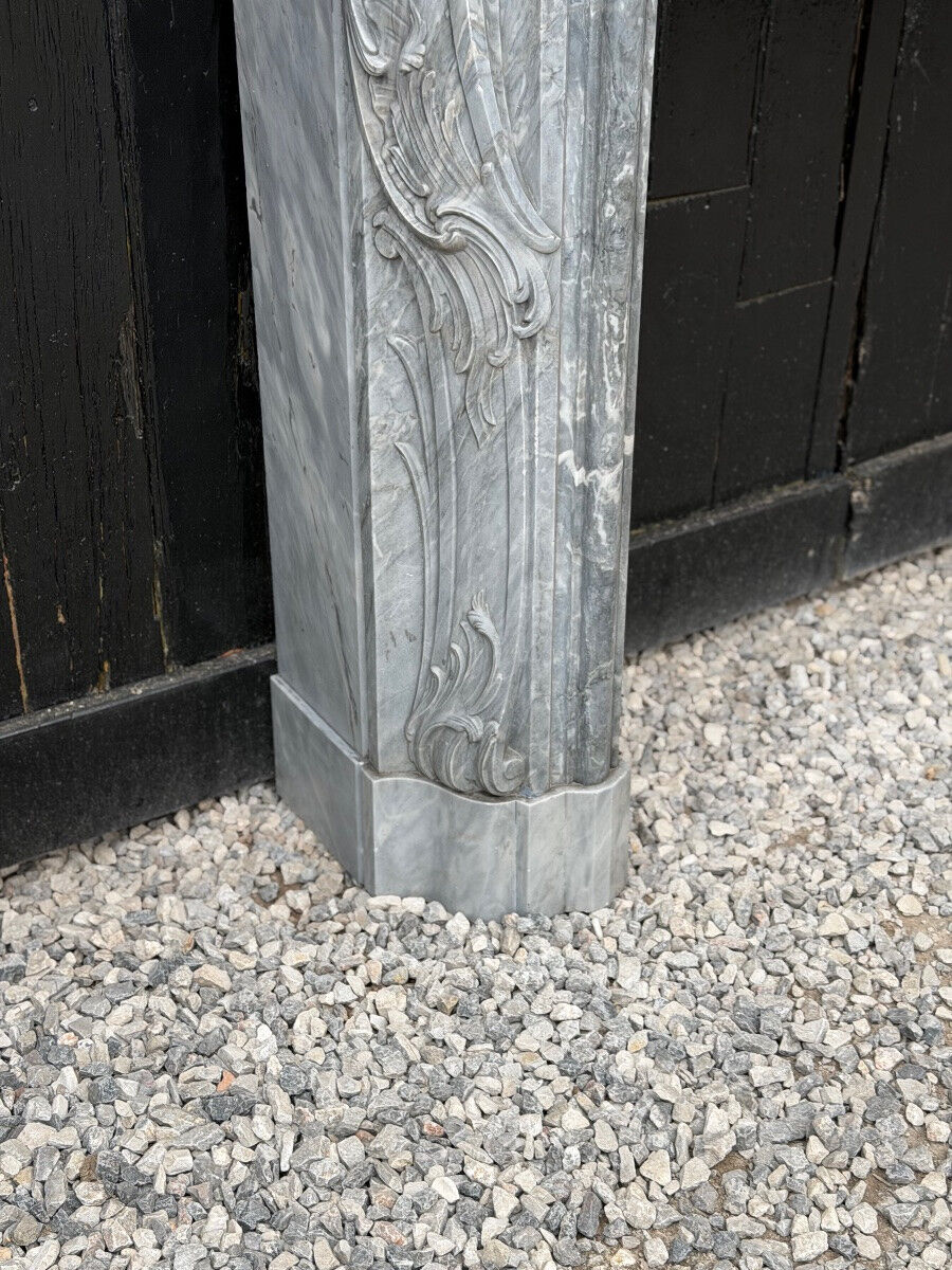 Louis XV fireplace in blue Turquin marble, 18th century.