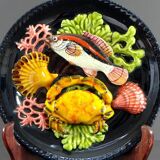Vallauris, Années 1950, Assiette En Trompe l'Oeil Décor Poisson, Crabe, Coquillages, Corail.