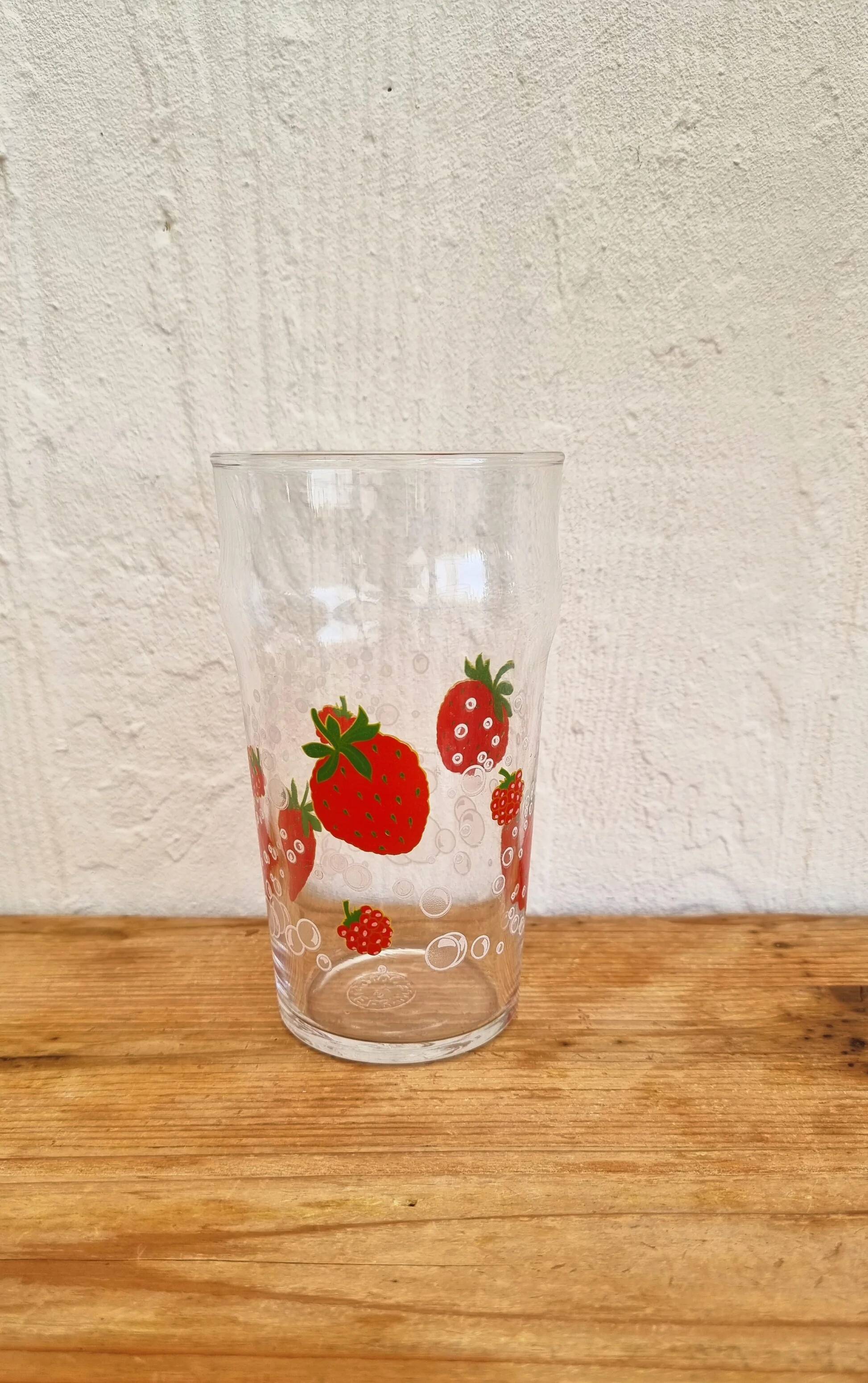 Lot de 2 grands verres vintage Arcoroc décor fraises