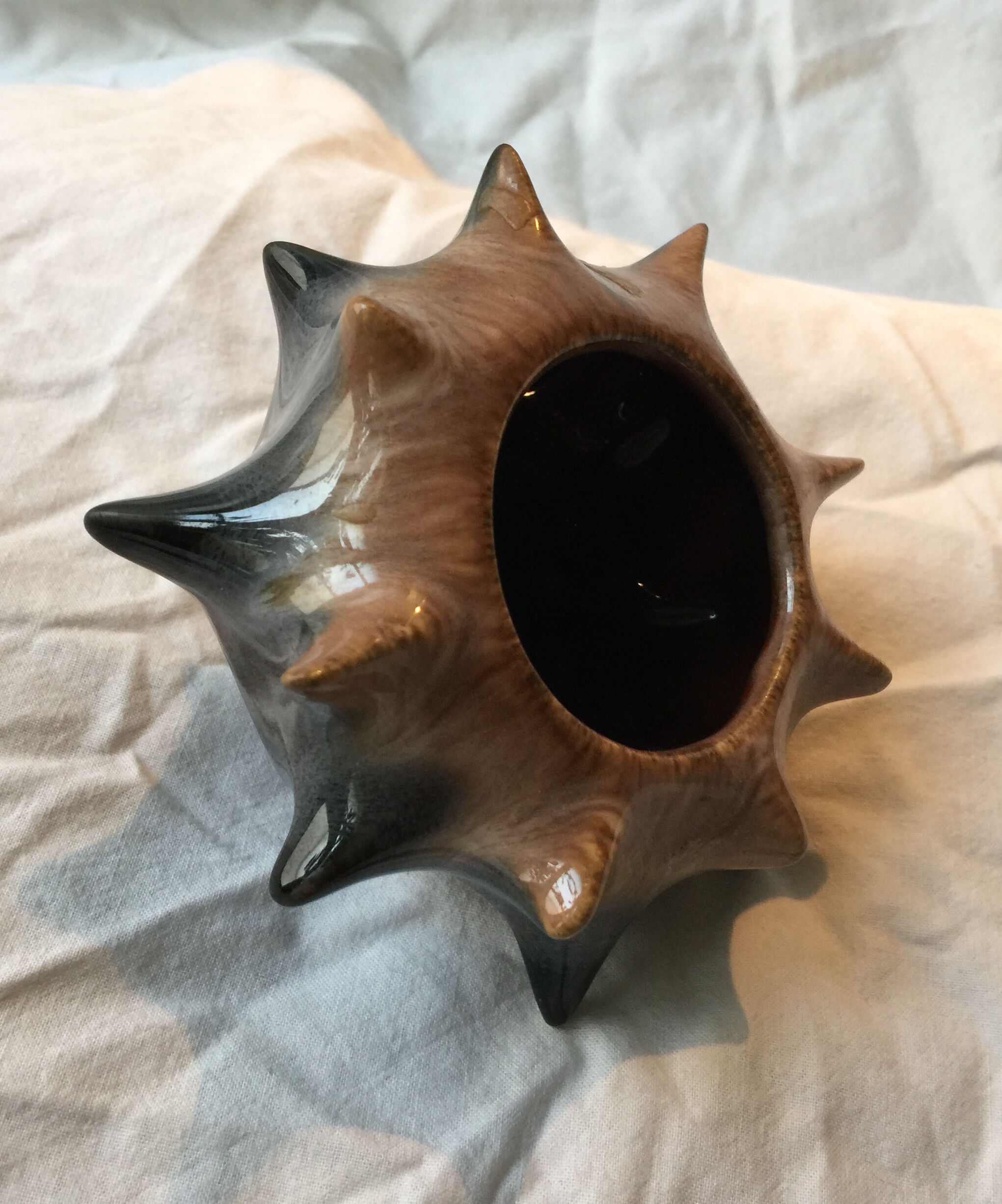 Soliflore Vase in enamelled porcelain souvenir of the Island of Ré