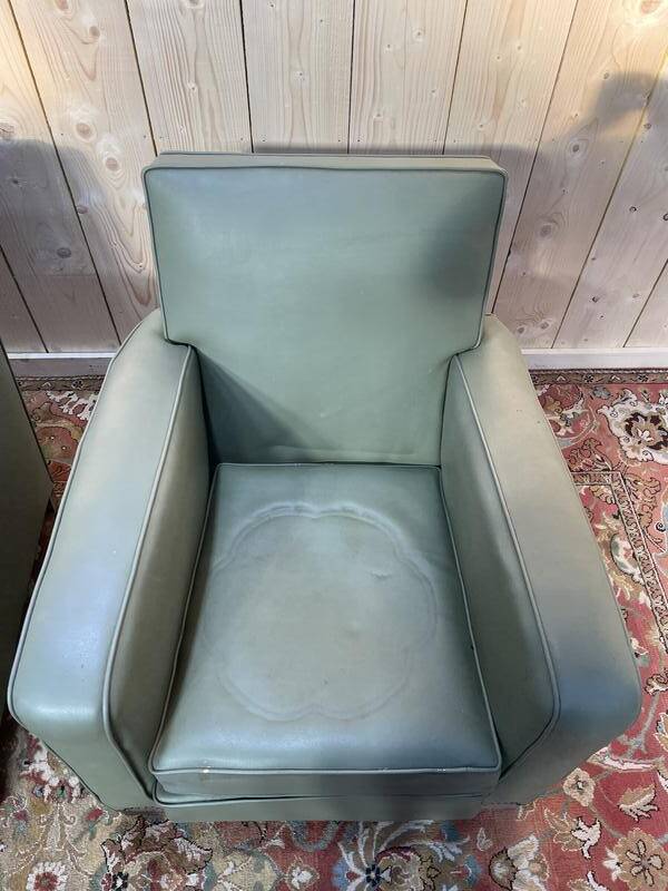 Paire de fauteuils club en Skaï vert 1940