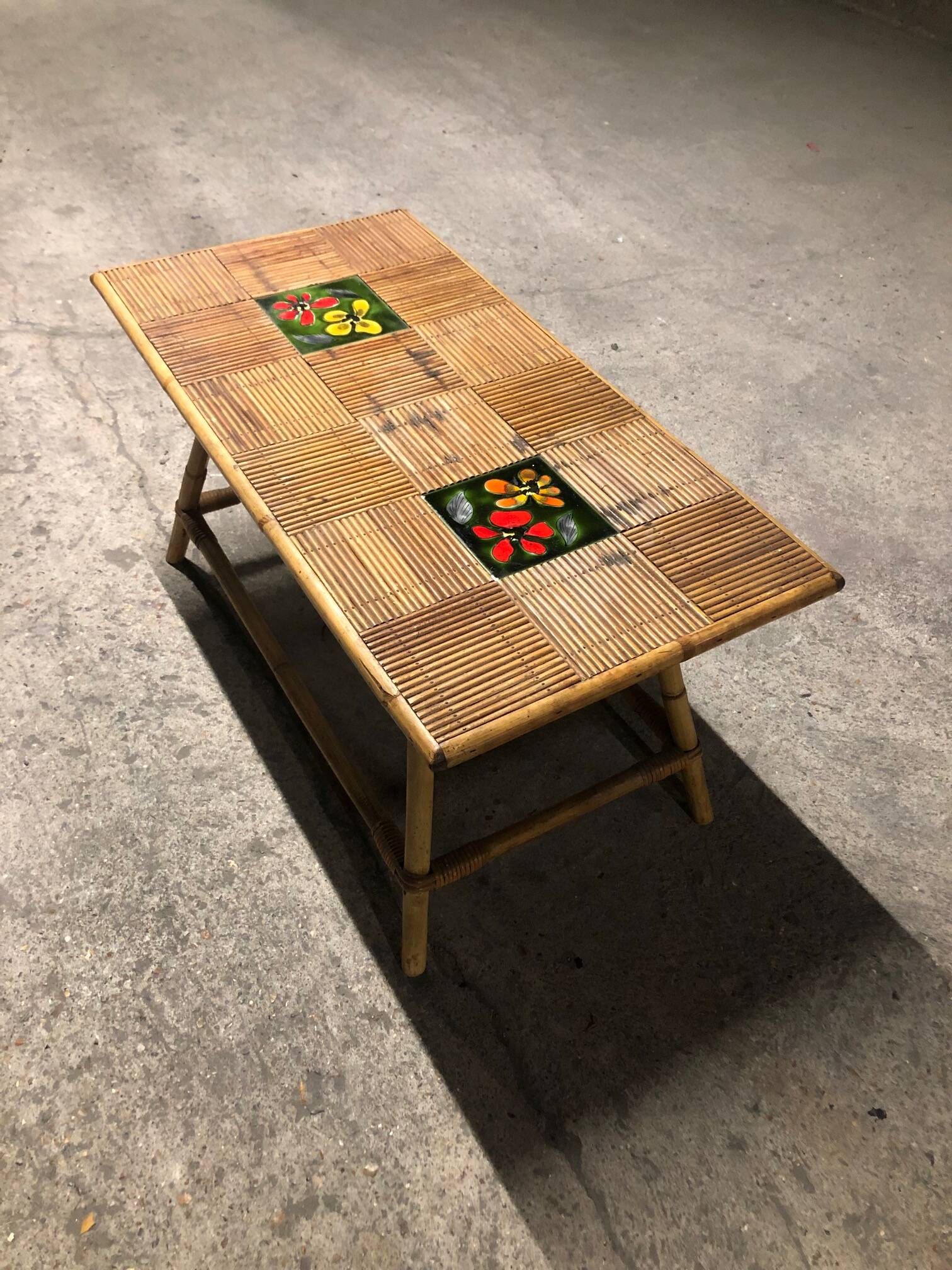 Table basse en rotin avec carreaux de céramique, années 60