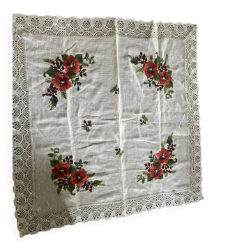 Nappe en lin fleurs brodées