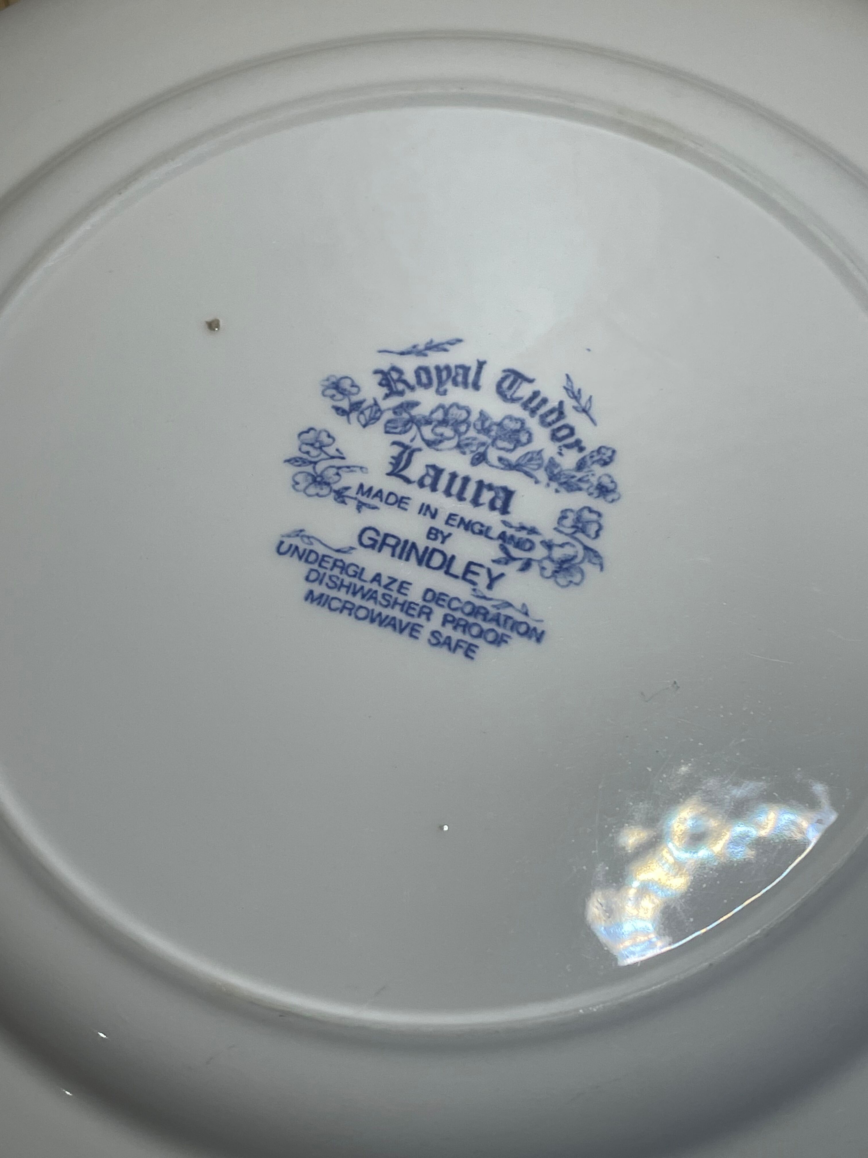 2 plates Royal Tudor Laura