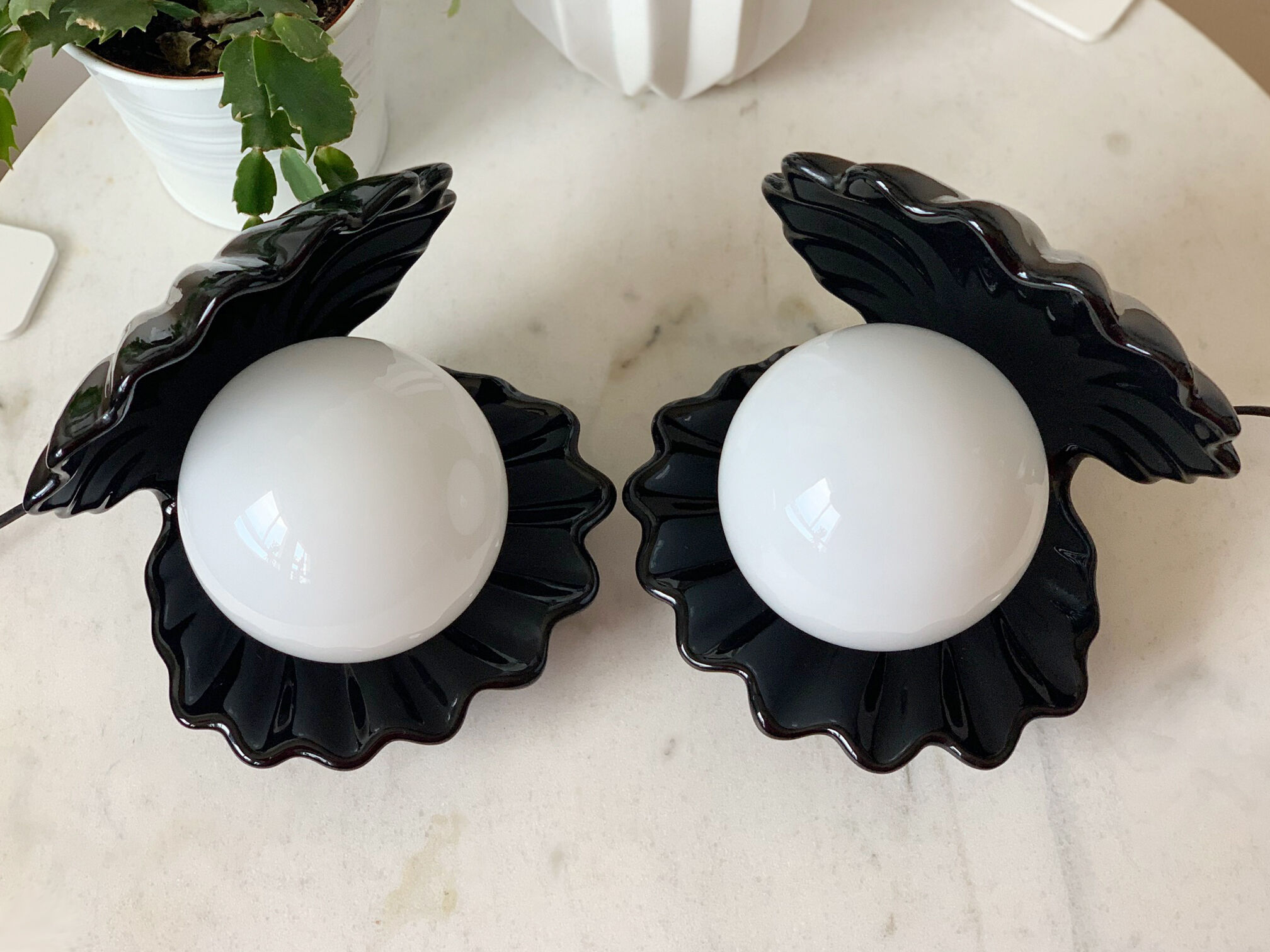 Black ceramic shell lamp