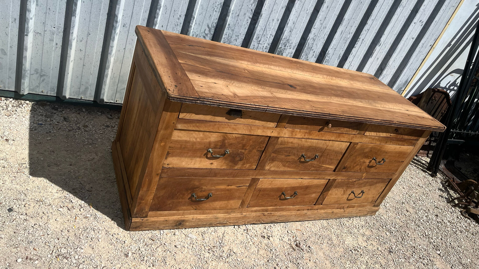 Workshop cabinet with drawers