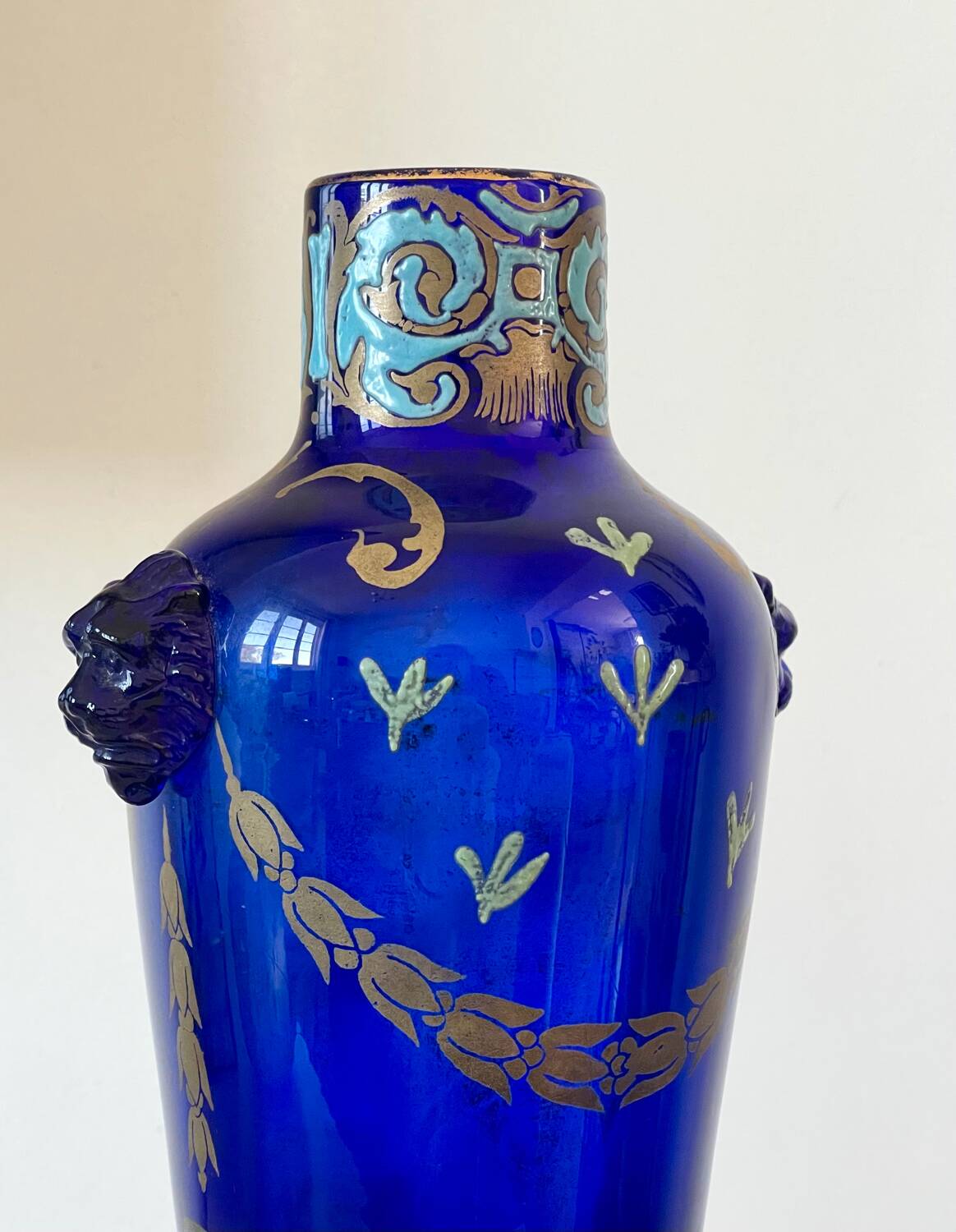 Vase en verre émaillé Art Nouveau.