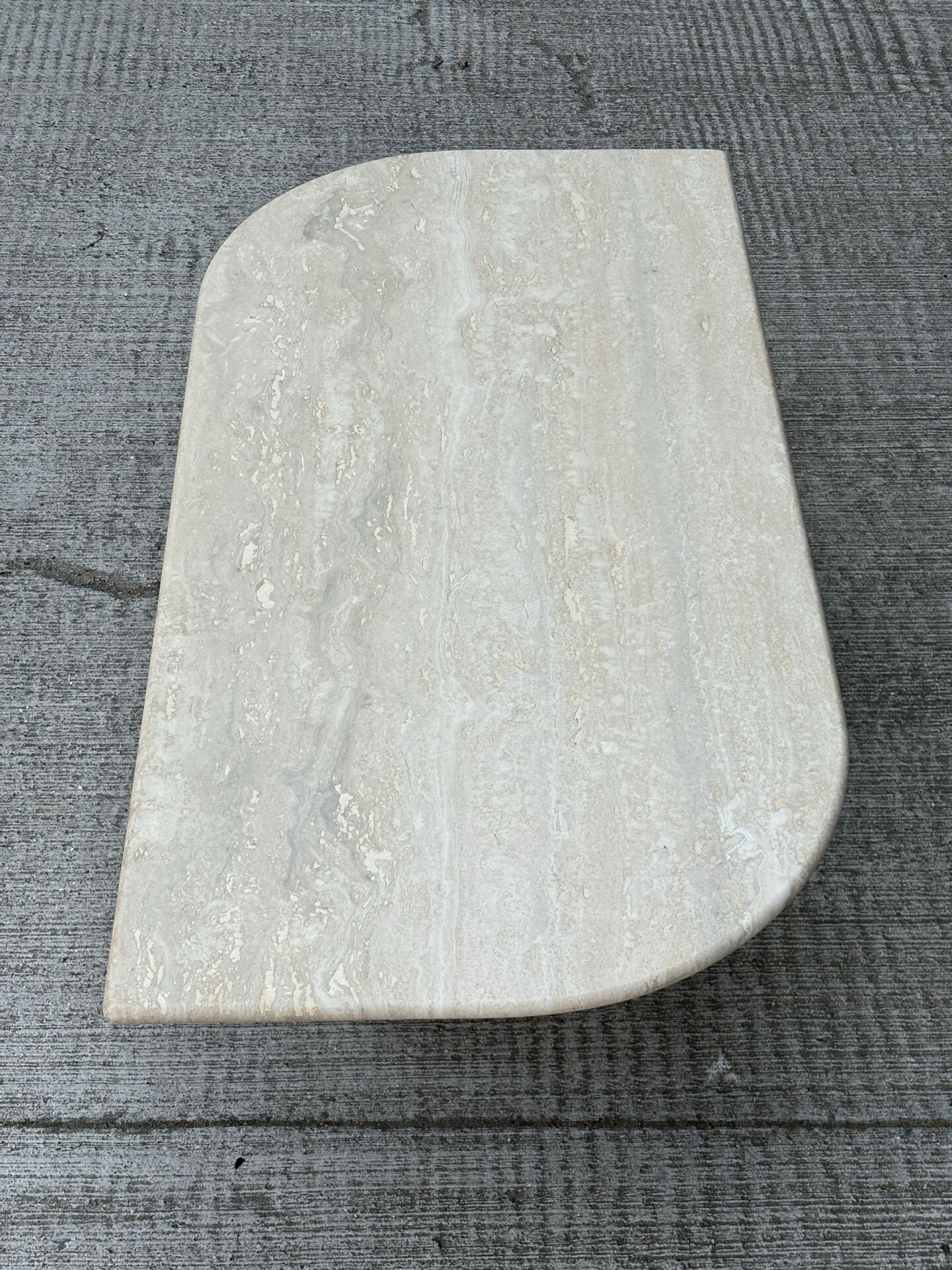 Vintage sculptural coffee table in travertine, 1980s.