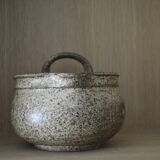 Stoneware salt hand