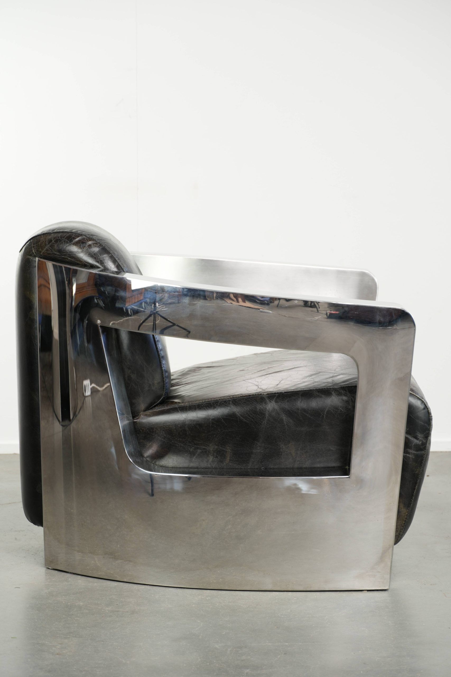 Vintage aviator design armchair in cowhide leather with aluminium