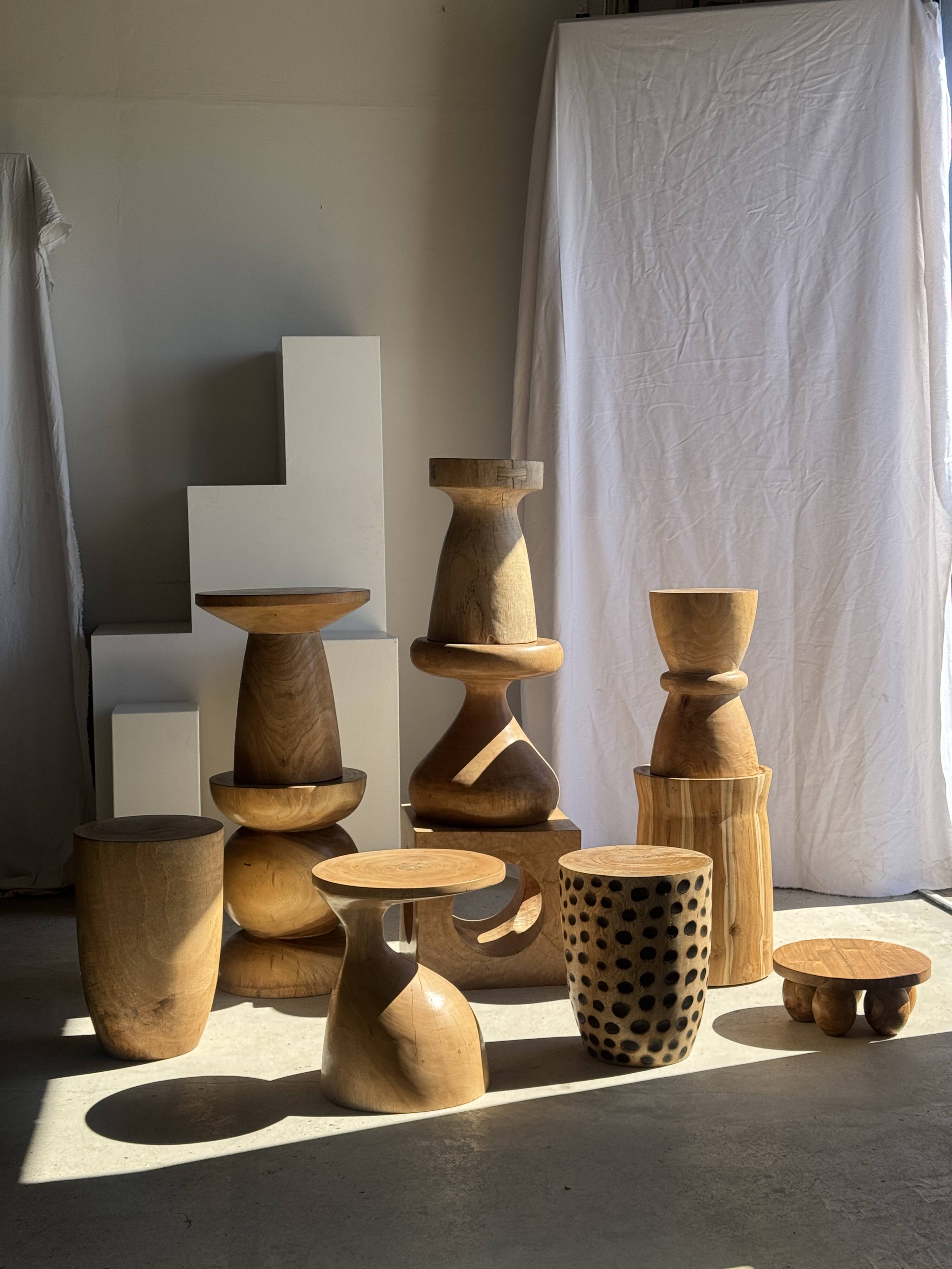 Stool, side table, end table in solid suar wood, spheres H50 D39.