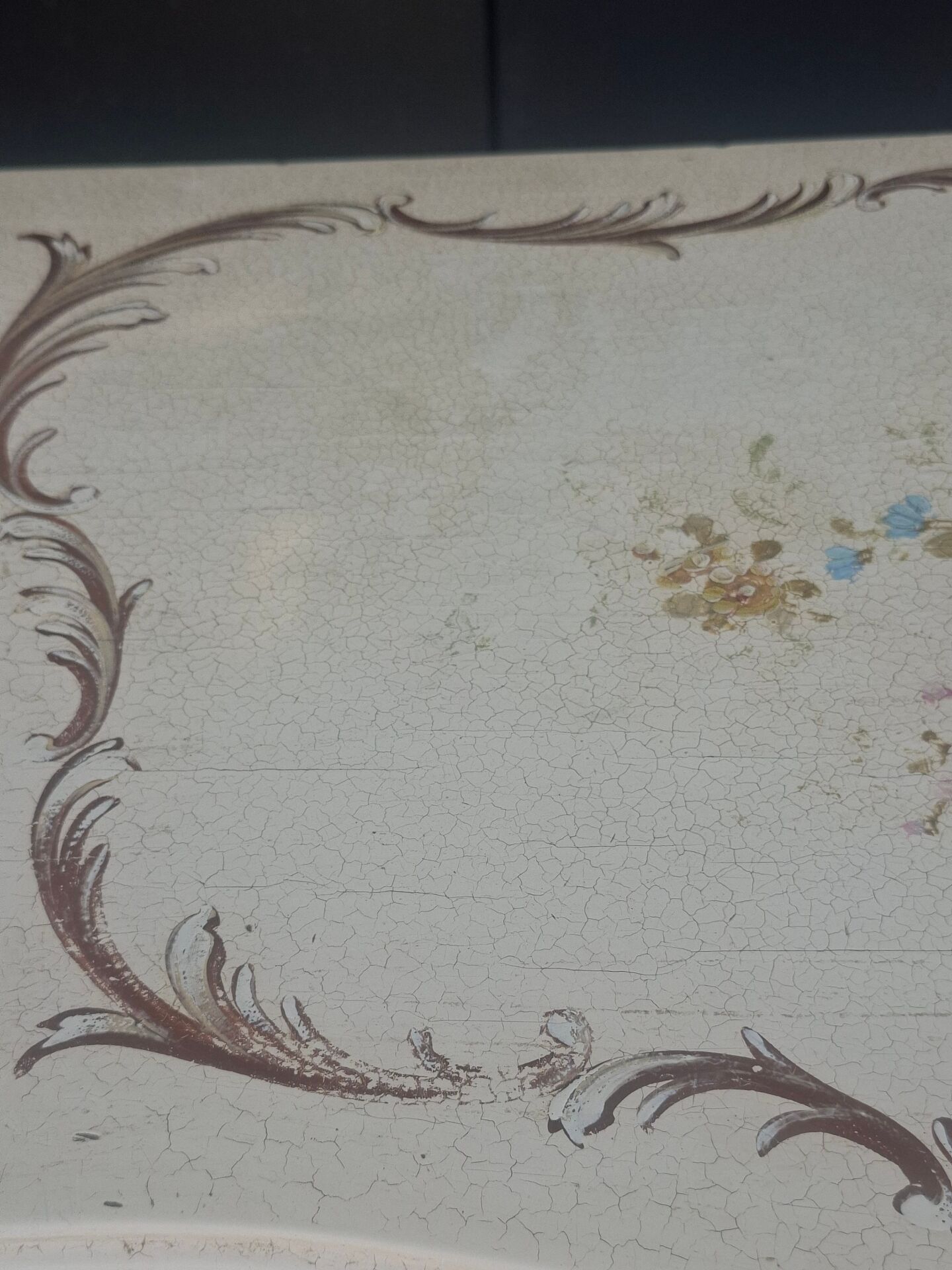 Venetian commode