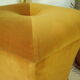 Pouf coffre vintage velours ocre et passementerie