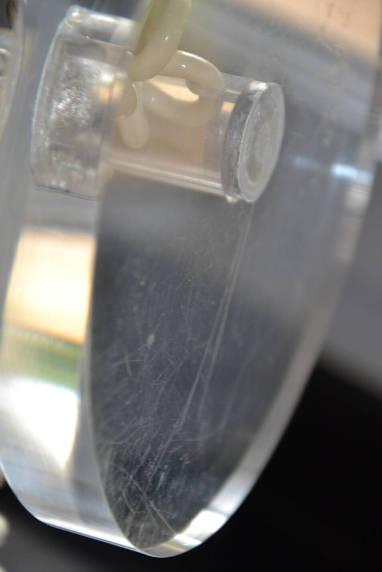 Lampe en nacre et plexiglas années 70