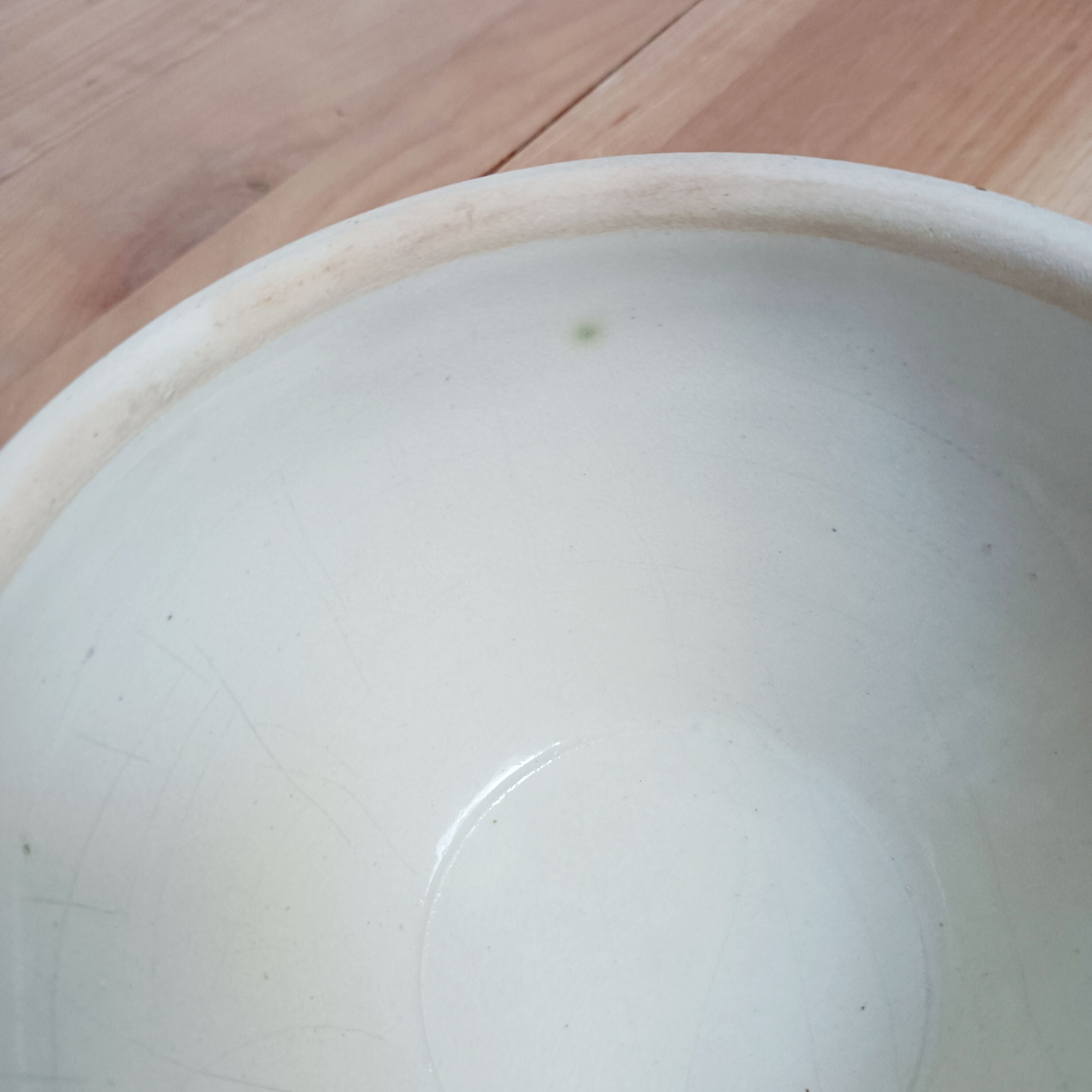 Bowl in white sandstone
