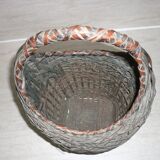 Panier forme oeuf avec son anse en végétal tissé