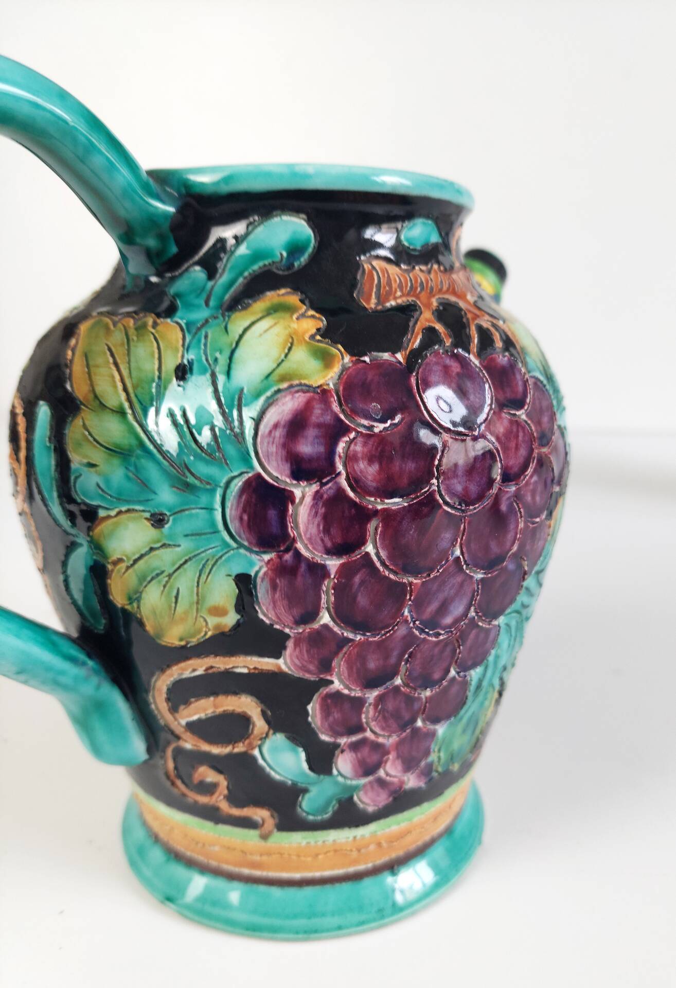 Lot of vases and carafes in earthenware and ceramic.