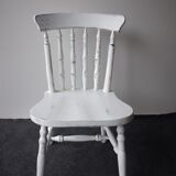 Chaise en bois blanc