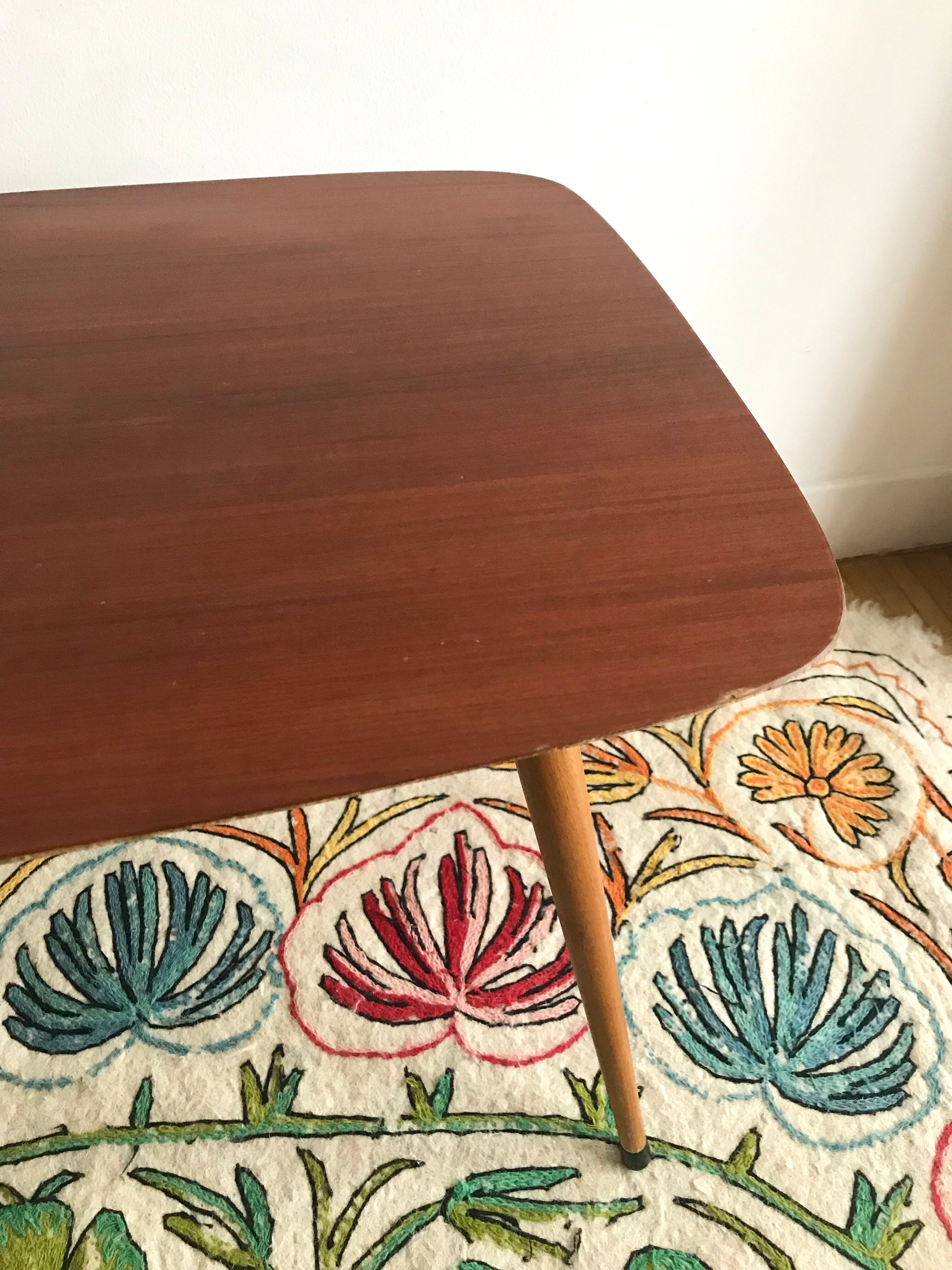 Small table low removable tapered legs