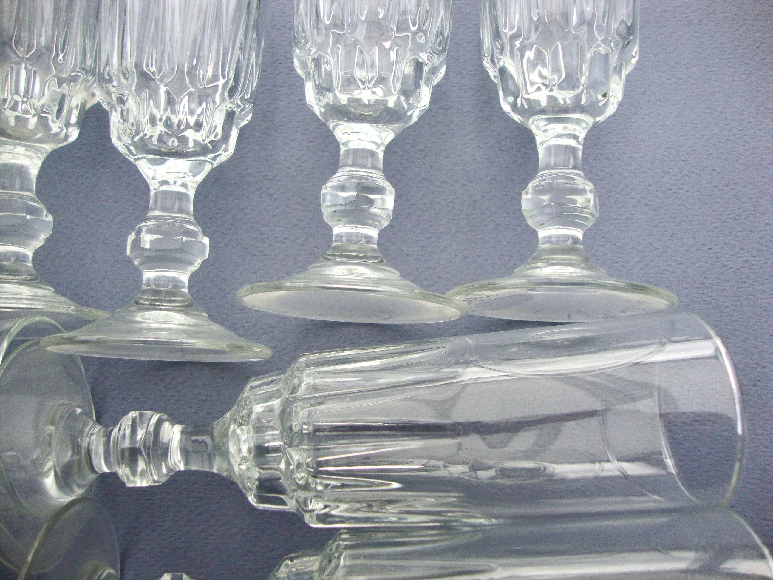 Set de 12 verres flûtes à champagne, 1940