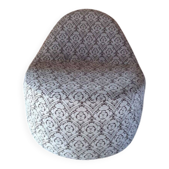 1970s vintage armchair in multicoloured patterned fabric, rounded silhouette
