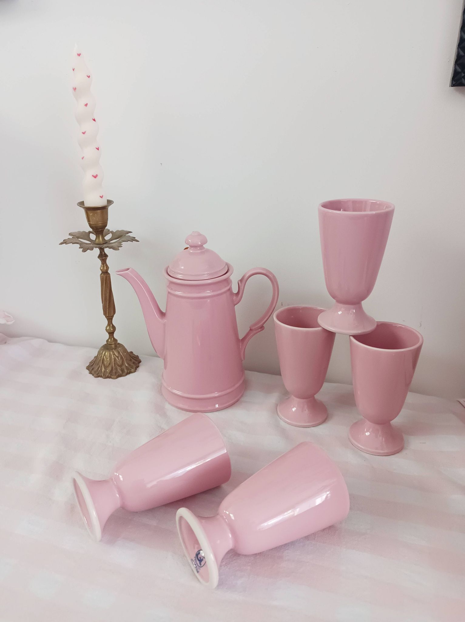 Service à café, cafetière et 5 mazagrans roses