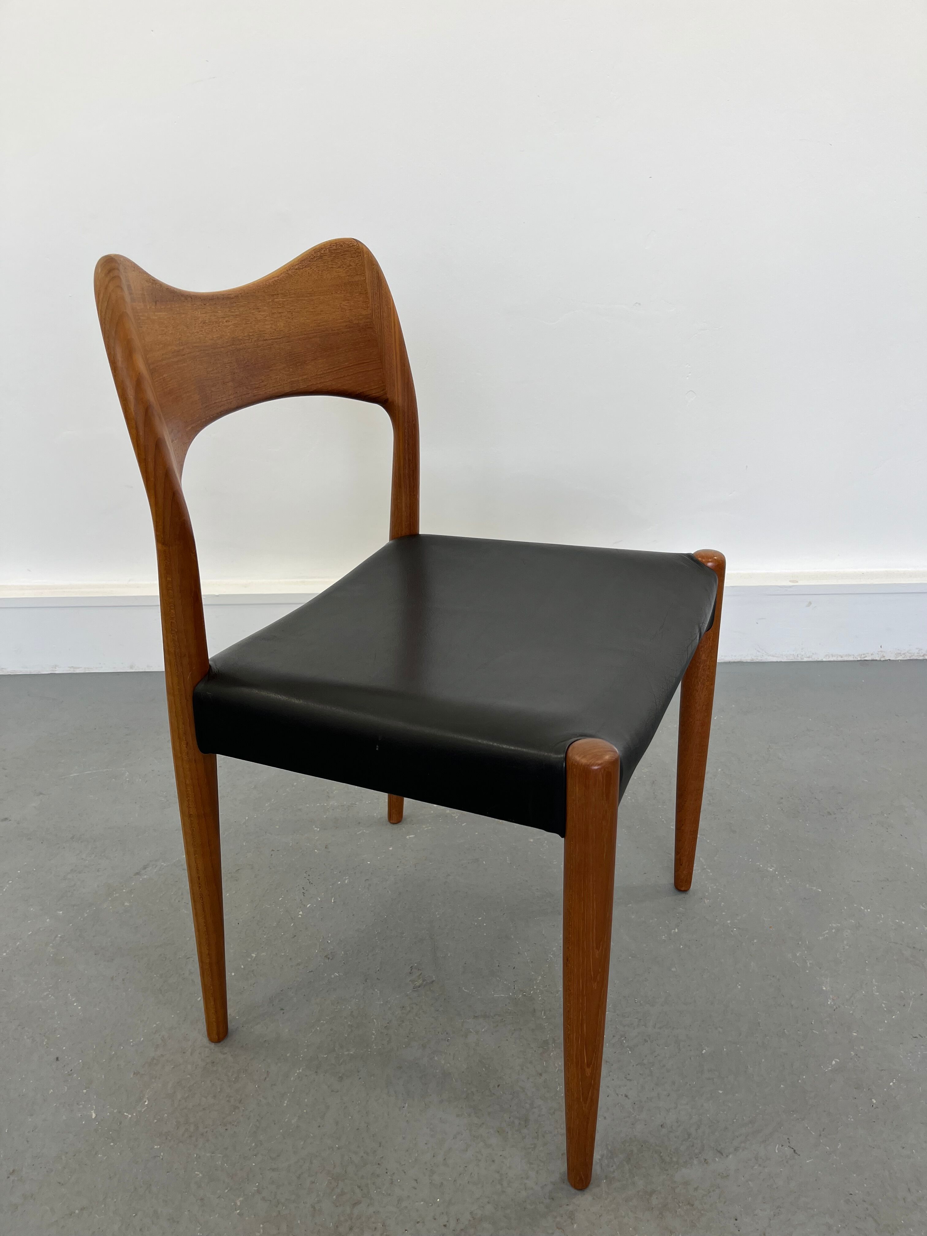 Set of 6 model 71 teak dining chairs by Niels O Møller for JL Møllers 1950s