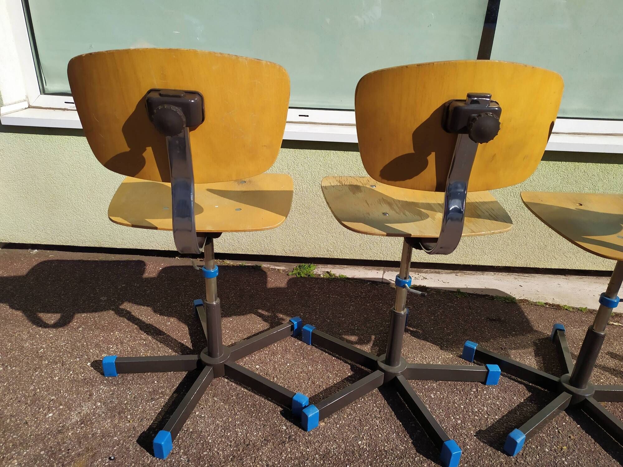 Lot of 4 couture swivel adjustable workshop chairs