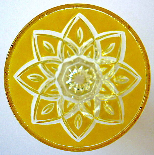 Suite de six verres de couleur à liqueur